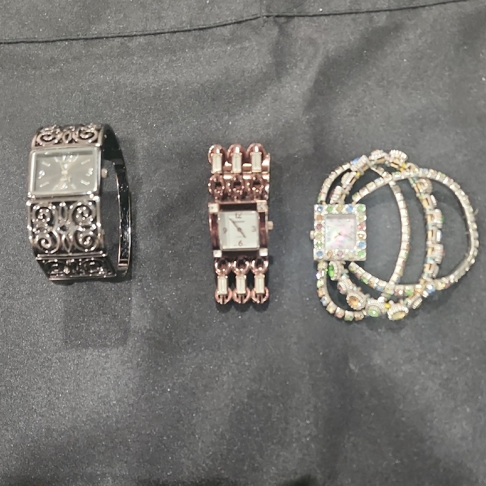 Elegant Black and Silver Watch Set